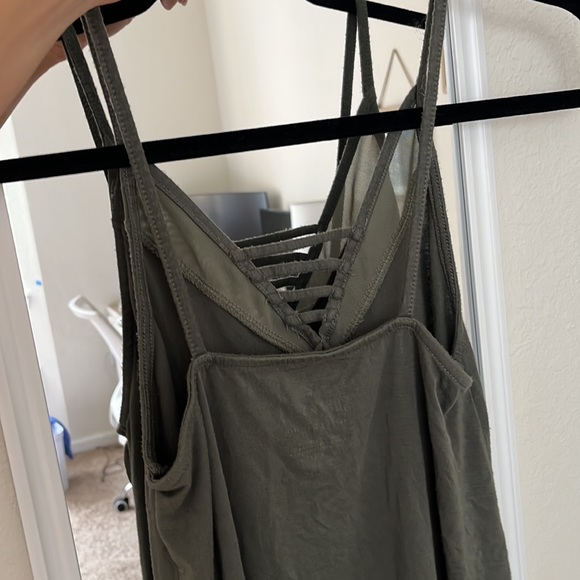 AE Flowy Green Tank - Picture 3 of 3